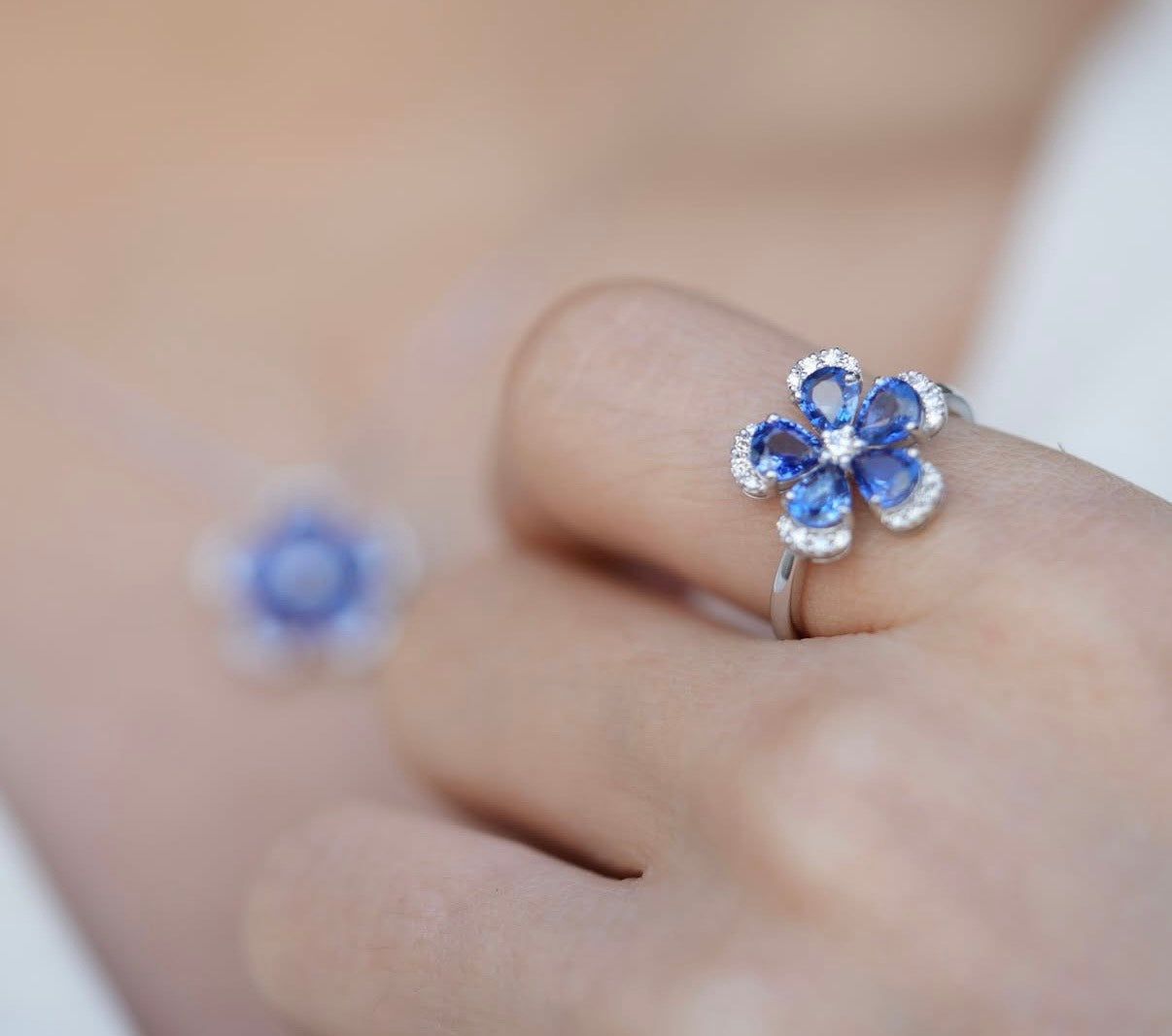 K18WG サファイア × ダイヤモンド フラワーリング